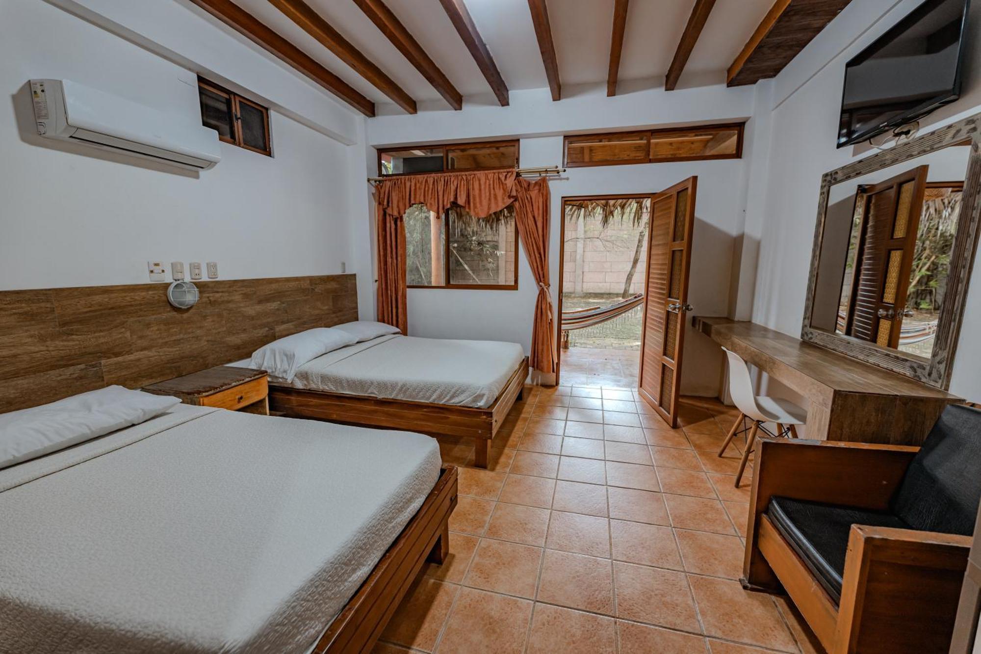 Hotel Nantu Hosteria Пуэрто-Лопес Экстерьер фото